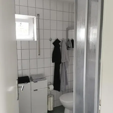 Souterrain-wohnung Mit Kostenlosem Stellplatz Appartamento Lipsia