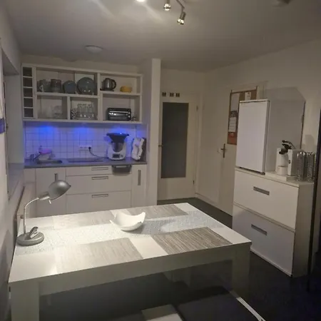 Appartamento Souterrain-wohnung Mit Kostenlosem Stellplatz *