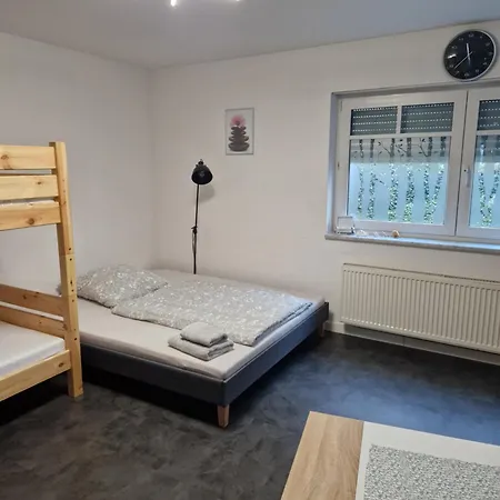 Souterrain-wohnung Mit Kostenlosem Stellplatz * Leipzig