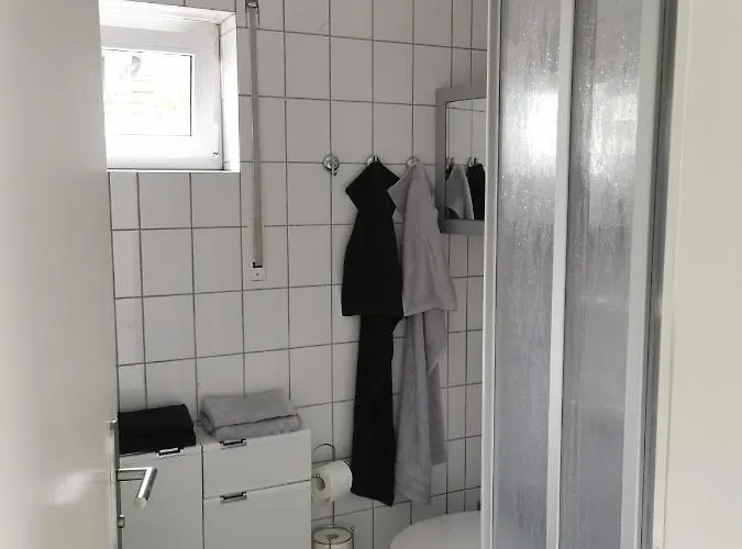 Souterrain-wohnung Mit Kostenlosem Stellplatz Appartamento Lipsia